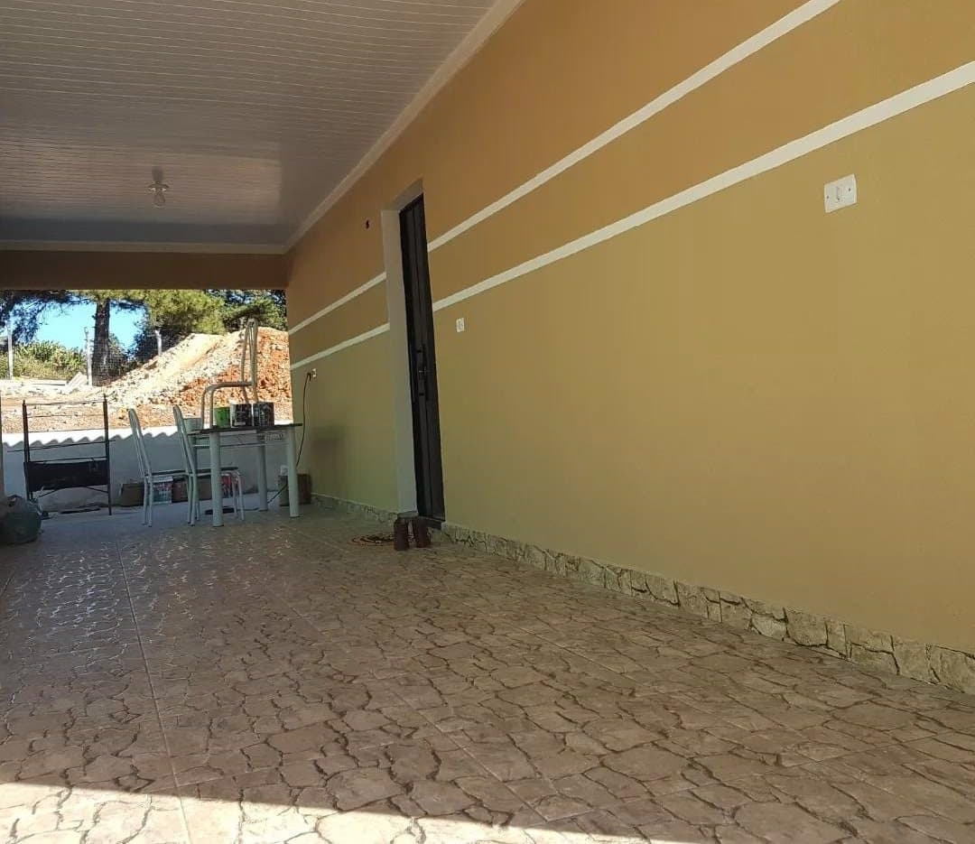 Área Gourmet: Pintura amarela com faixas - obra da MB Pinturas, Reserva-PR