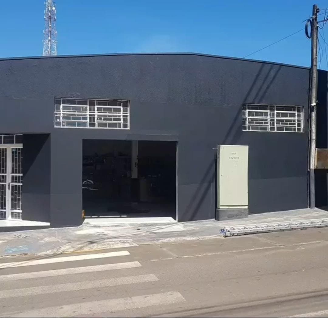 Fachada Comercial: Pintura grafite - obra da MB Pinturas, Reserva-PR