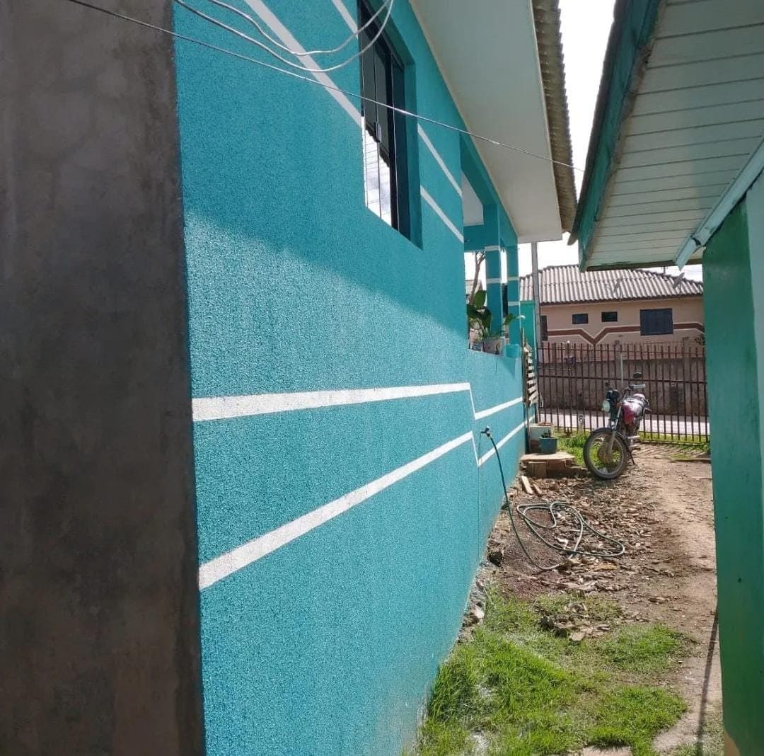 Parede externa texturizada com faixas - Grafiato pela MB Pinturas, Reserva-PR