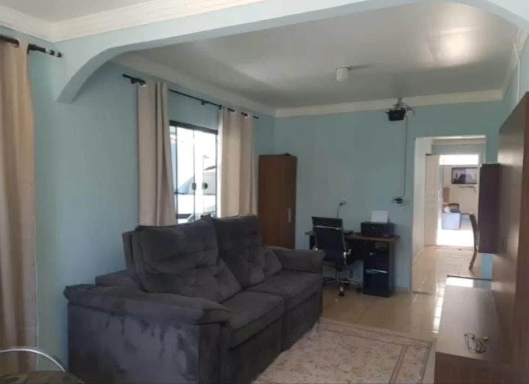 Sala de Estar: Pintura verde-água - obra da MB Pinturas, Reserva-PR