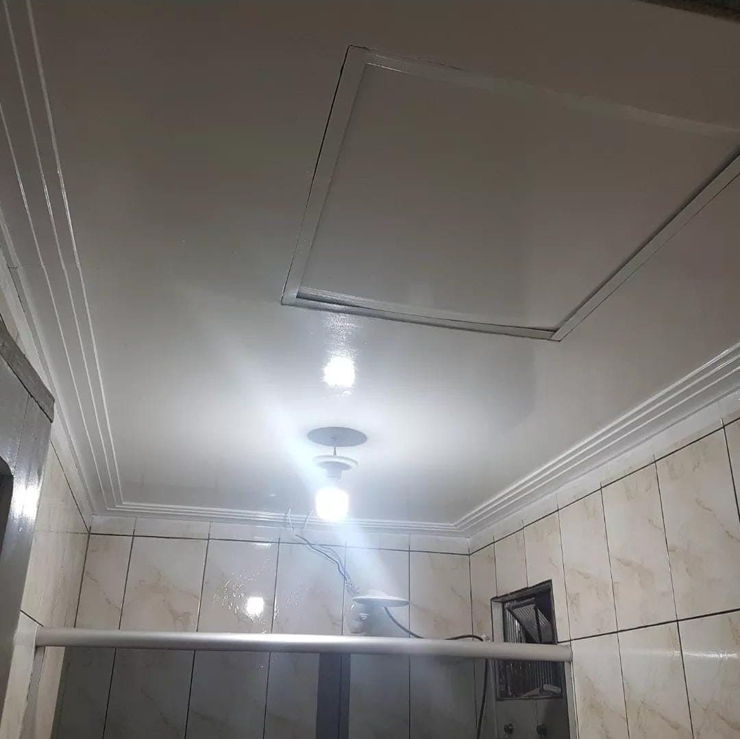 Banheiro com teto branco - Pintura Interna pela MB Pinturas, Reserva-PR